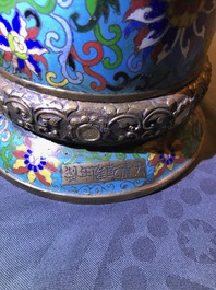 Une grande verseuse 'Duomuhu' en &eacute;maux cloisonn&eacute;s et bronze dor&eacute; incrust&eacute;, R&eacute;publique, 20&egrave;me