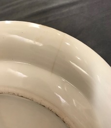 Een 16-delig Chinees Canton famille rose servies, 19e eeuw