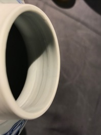 Un pot &agrave; gingembre en porcelaine de Chine bleu et blanc, marque de Jiajing, Kangxi