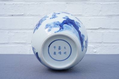 Un pot &agrave; gingembre en porcelaine de Chine bleu et blanc, marque de Jiajing, Kangxi