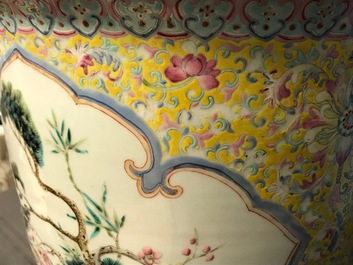 Twee grote Chinese famille rose jardini&egrave;res, 19e eeuw