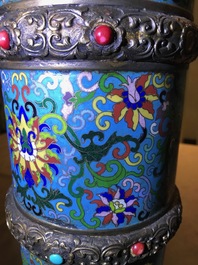 Une grande verseuse 'Duomuhu' en &eacute;maux cloisonn&eacute;s et bronze dor&eacute; incrust&eacute;, R&eacute;publique, 20&egrave;me