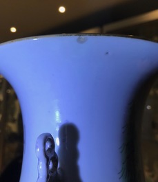 Een paar Chinese famille rose vazen en een vaas met decor van kostbaarheden, 19/20e eeuw