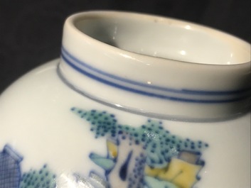 Een Chinese doucai kom met figuren in een landschap, Kangxi merk, 19/20e eeuw