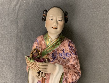 Une collection vari&eacute;e de figures en porcelaine de Chine, 18&egrave;me et apr&egrave;s