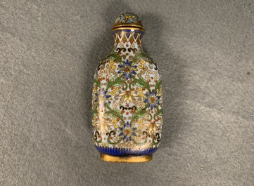 Ten Chinese cloisonn&eacute; snuff bottles, 19/20th C.