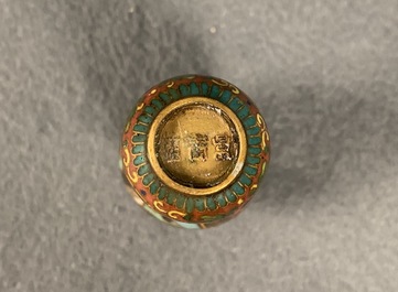 Ten Chinese cloisonn&eacute; snuff bottles, 19/20th C.