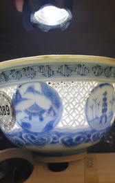 Een Chinese blauw-witte ajour kom met landschapsdecor, Transitie periode