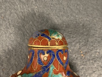 Ten Chinese cloisonn&eacute; snuff bottles, 19/20th C.