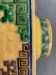 Een Chinese celadon jardini&egrave;re en een paar cong vazen met reli&euml;fdecor, 19/20e eeuw