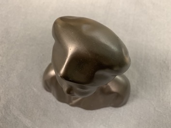 Een paar Chinese bronzen 'Culturele Revolutie' bustes, 3e kwart 20e eeuw