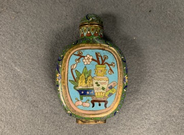 Ten Chinese cloisonn&eacute; snuff bottles, 19/20th C.