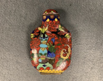 Ten Chinese cloisonn&eacute; snuff bottles, 19/20th C.