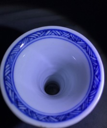 Zes paar Chinese blauw-witte miniatuur vaasjes, Kangxi