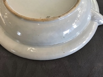 Een 9-delig Chinees famille rose servies met kostbaarhedendecor, Jiaqing/Daoguang