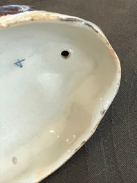 Een polychrome Delftse botervloot in de vorm van een kievit, 18e eeuw