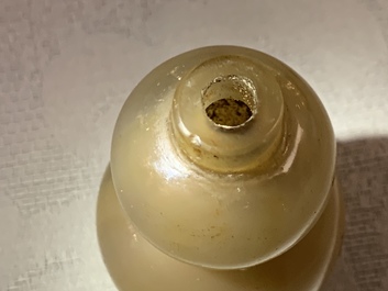 Cinq tabati&egrave;res en jade c&eacute;ladon et rouille, Chine, 19/20&egrave;me