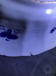 Sept pi&egrave;ces en porcelaine de Chine bleu et blanc, rouge de fer et de style Imari, Kangxi/Qianlong