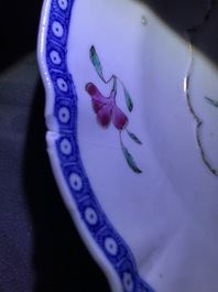 Vier Chinese famille rose koppen, drie schotels en een bord, Qianlong