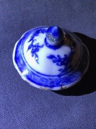 Drie paar Chinese blauw-witte vazen, Kangxi