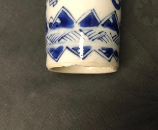Zes paar Chinese blauw-witte miniatuur vaasjes, Kangxi