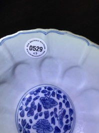 Sept pi&egrave;ces en porcelaine de Chine bleu et blanc, rouge de fer et de style Imari, Kangxi/Qianlong