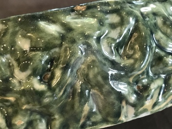 Een polychrome Delftse botervloot in de vorm van een kievit, 18e eeuw