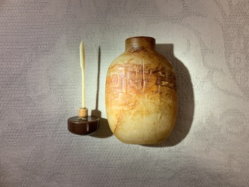 Cinq tabati&egrave;res en jade c&eacute;ladon et rouille, Chine, 19/20&egrave;me