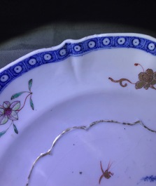 Vier Chinese famille rose koppen, drie schotels en een bord, Qianlong