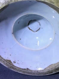 Une verseuse en porcelaine de Chine bleu et blanc &agrave; d&eacute;cor de gar&ccedil;ons jouants, Wanli