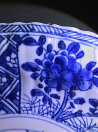 Sept pi&egrave;ces en porcelaine de Chine bleu et blanc, rouge de fer et de style Imari, Kangxi/Qianlong