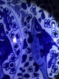 Sept pi&egrave;ces en porcelaine de Chine bleu et blanc, rouge de fer et de style Imari, Kangxi/Qianlong