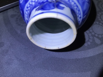 Drie paar Chinese blauw-witte vazen, Kangxi