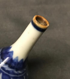 Zes paar Chinese blauw-witte miniatuur vaasjes, Kangxi