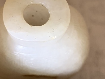Cinq tabati&egrave;res en jade c&eacute;ladon et rouille, Chine, 19/20&egrave;me