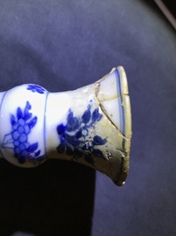 Drie paar Chinese blauw-witte vazen, Kangxi