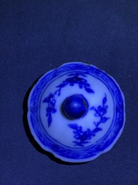 Drie paar Chinese blauw-witte vazen, Kangxi