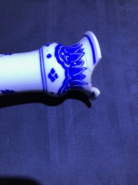 Drie paar Chinese blauw-witte vazen, Kangxi