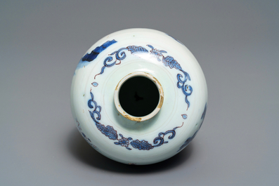 A fine Dutch Delft blue, white and manganese chinoiserie 'elephant' vase, 2nd half 17th C.
