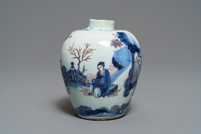 Een fijn blauw-wit en mangaan Delfts chinoiserie vaasje, 2e helft 17e eeuw