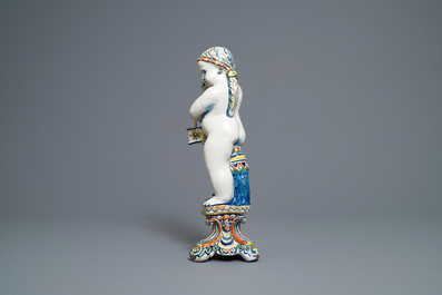 Une figure d'un gar&ccedil;on ou all&eacute;gorie de l'hiver en fa&iuml;ence de Delft polychrome, 18&egrave;me