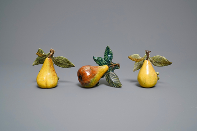 Zes polychrome Delftse modellen van appels, peren en druiven, 18e eeuw