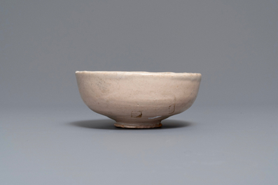 Un bol en majolique polychrome des Pays-Bas, d&eacute;but du 17&egrave;me