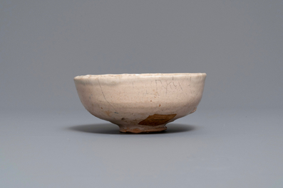 Un bol en majolique polychrome des Pays-Bas, d&eacute;but du 17&egrave;me