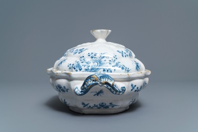 A blue and white Brussels faience tureen and cover, 18th C.