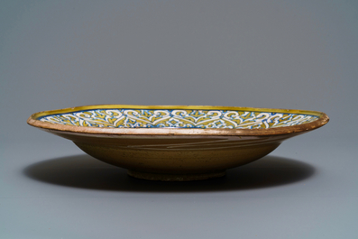 Een Italiaanse majolica schotel met de leeuw van Sint-Marcus, Deruta, 2e kwart 16e eeuw