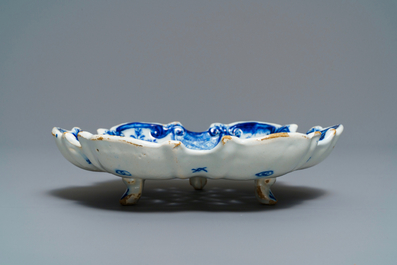 A Dutch Delft blue and white tripod strawberry strainer, 18th C.