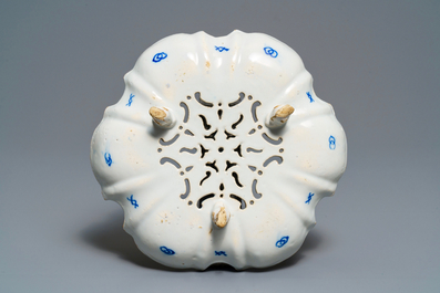 A Dutch Delft blue and white tripod strawberry strainer, 18th C.