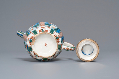 A ribbed Dutch Delft cashmere palette teapot, 17/18th C.