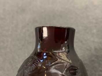 Vier Chinese snuifflessen in rood en roze glas, 19/20e eeuw